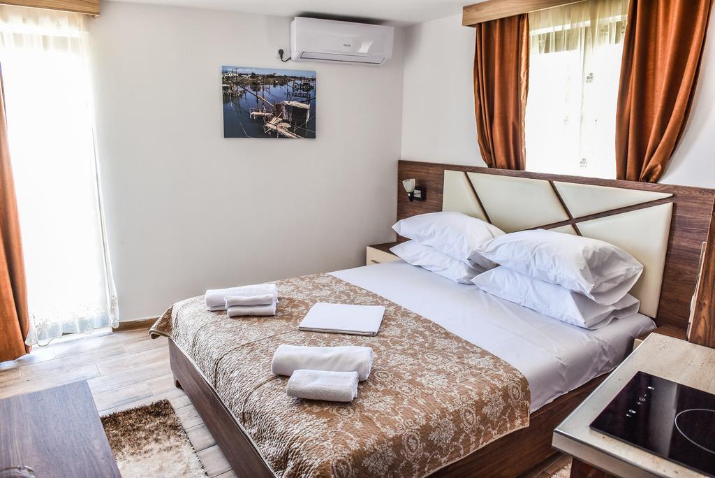 Apartments Timoni Улцинь Екстер'єр фото